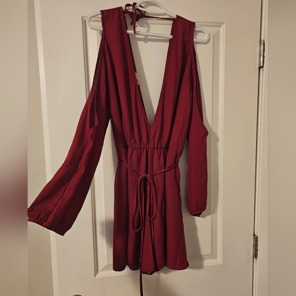 ShowPo Low Cut Romper w/ Cut Out Sleeves Size 16US - Picture 1 of 6